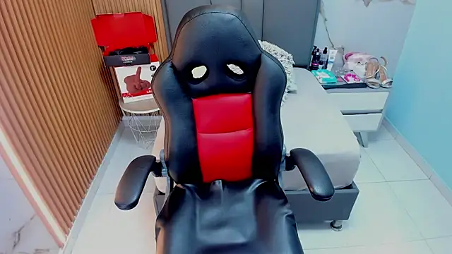 Isisleroy1 online show from 11/10/25, 03:00