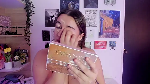 Snapshot of Lana_Herondale chatting on 09/19/25, 09:30 Lana Herondale online show from 09/19/25, 09:30