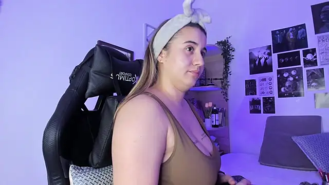 Snapshot of Lana_Herondale chatting on 10/11/25, 09:05 Lana Herondale online show from 10/11/25, 09:05