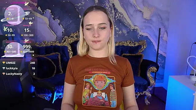 LilElfie online show from 11/23/25, 08:08