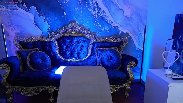 LilElfie online show from 11/22/25, 02:05