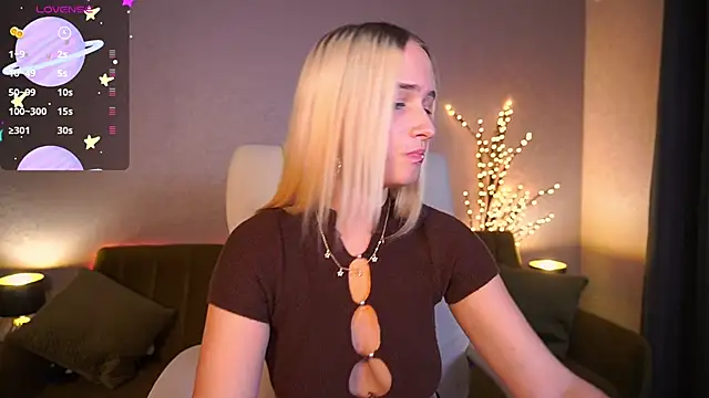 LilElfie online show from 09/12/25, 07:02