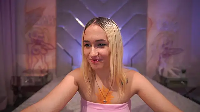 LilElfie online show from 09/27/25, 01:17