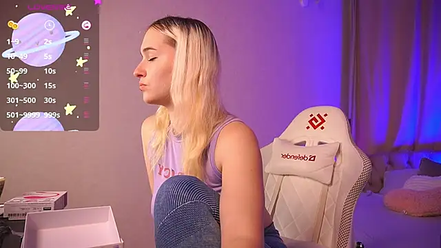 LilElfie online show from 11/06/25, 07:01