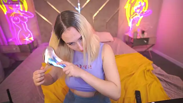 LilElfie online show from 11/07/25, 01:48