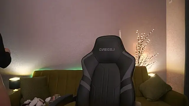 LilElfie online show from 10/15/25, 01:08