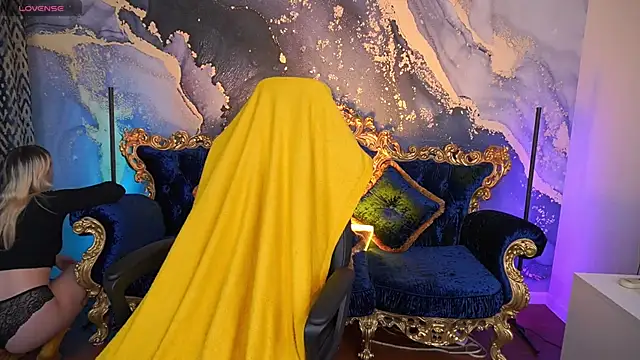 LilElfie online show from 10/22/25, 07:46