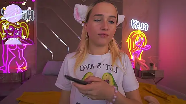 LilElfie online show from 10/04/25, 12:50