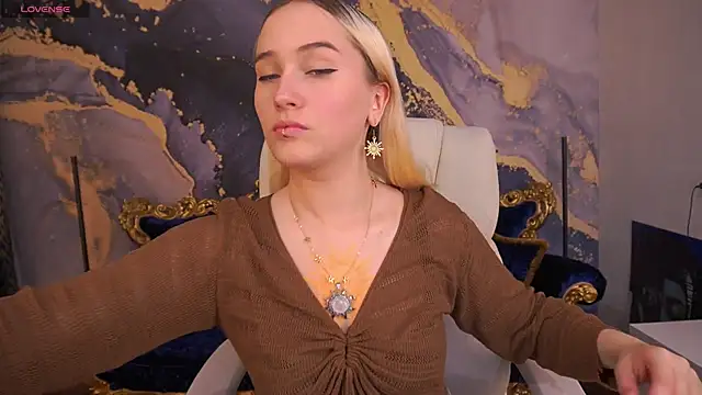 LilElfie online show from 10/29/25, 08:19