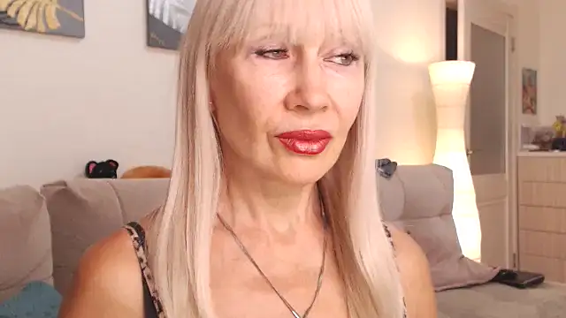 AlisaDeluxe online show from 10/04/25, 08:05