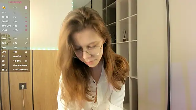 Xonalenei online show from 11/17/25, 08:02