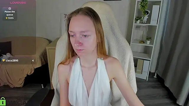 Mia E1fie online show from 11/09/25, 09:24