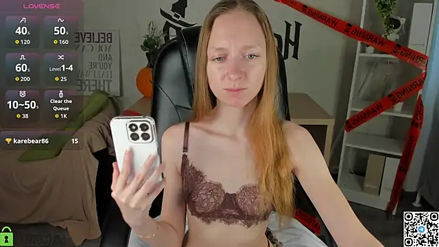 Mia E1fie online show from 10/31/25, 08:22