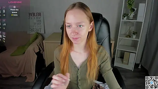 Mia E1fie online show from 11/02/25, 09:58