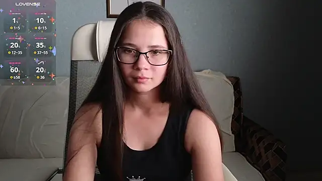 Snapshot of LuciaSenual chatting on 10/16/25, 03:31 LuciaSenual online show from 10/16/25, 03:31
