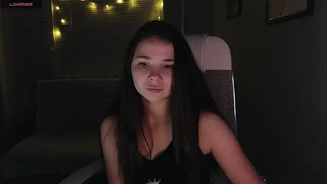 Snapshot of LuciaSenual chatting on 10/12/25, 03:24 LuciaSenual online show from 10/12/25, 03:24