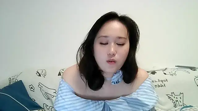 Snapshot of Belinda66 chatting on 10/17/25, 01:57 Belinda66 online show from 10/17/25, 01:57