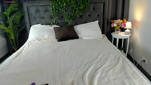 Snapshot of cute_luucy chatting on 12/17/25, 06:13 cute luucy online show from 12/17/25, 06:13