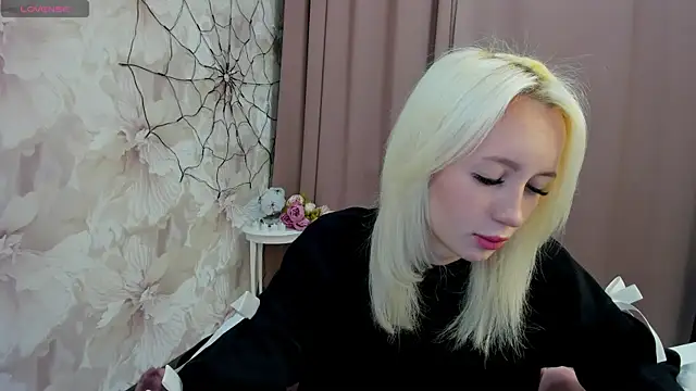 Snapshot of cute_luucy chatting on 11/05/25, 02:58 cute luucy online show from 11/05/25, 02:58