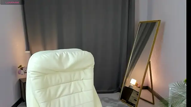 Snapshot of cute_luucy chatting on 03/19/26, 02:55 cute luucy online show from 03/19/26, 02:55