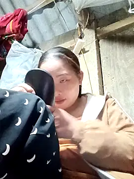 Snapshot of PhamPhung chatting on 10/10/25, 03:02 PhamPhung online show from 10/10/25, 03:02
