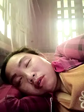 Snapshot of PhamPhung chatting on 10/18/25, 06:48 PhamPhung online show from 10/18/25, 06:48