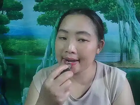 Snapshot of PhamPhung chatting on 10/19/25, 12:57 PhamPhung online show from 10/19/25, 12:57