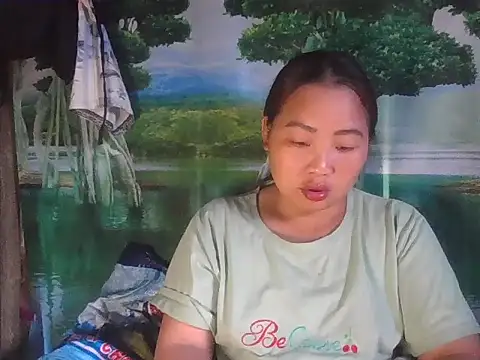 Snapshot of PhamPhung chatting on 10/07/25, 12:55 PhamPhung online show from 10/07/25, 12:55