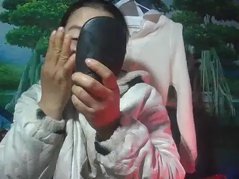 PhamPhung online show from 11/28/25, 12:11