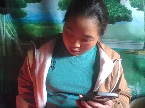 PhamPhung online show from 12/17/25, 01:54