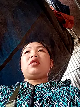 Snapshot of PhamPhung chatting on 09/22/25, 03:23 PhamPhung online show from 09/22/25, 03:23