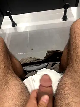 Snapshot of c2c3finm chatting on 10/15/25, 10:23 c2c3finm online show from 10/15/25, 10:23