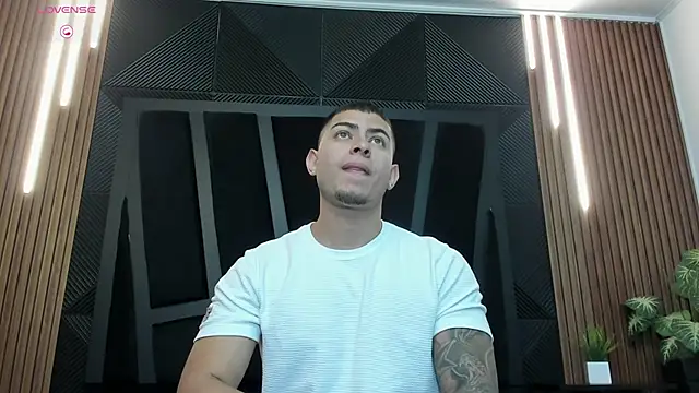 Snapshot of marco_garciia_ chatting on 09/24/25, 11:21 marco garciia  online show from 09/24/25, 11:21