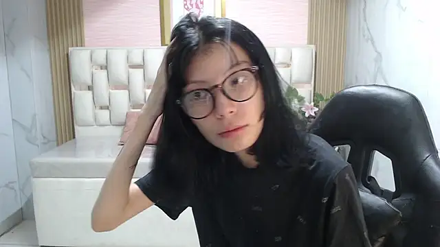 verana s online show from 10/27/25, 02:56