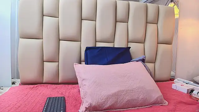 Snapshot of sweet_amye chatting on 12/20/25, 07:06 sweet amye online show from 12/20/25, 07:06