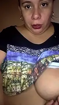 Snapshot of luzdanna chatting on 11/05/25, 02:09 luzdanna online show from 11/05/25, 02:09