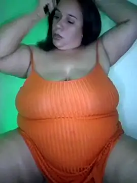 Snapshot of luzdanna chatting on 05/24/26, 05:35 luzdanna online show from 05/24/26, 05:35