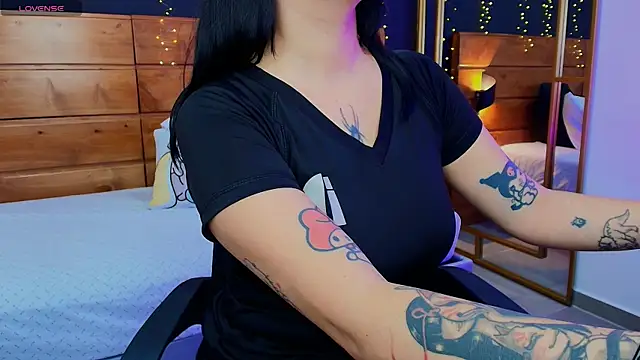 Snapshot of hanna_kimura chatting on 02/23/26, 07:36 hanna kimura online show from 02/23/26, 07:36