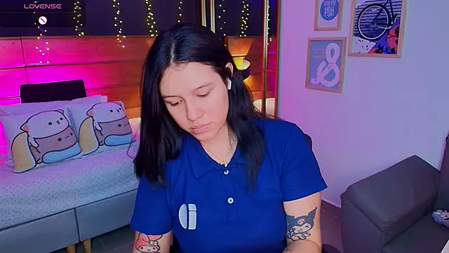 Snapshot of hanna_kimura chatting on 02/18/26, 07:32 hanna kimura online show from 02/18/26, 07:32