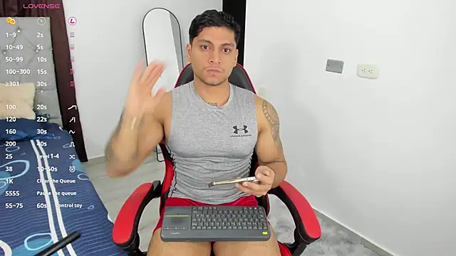 Snapshot of Nicolasmontoya16 chatting on 10/14/25, 02:01 Nicolasmontoya16 online show from 10/14/25, 02:01