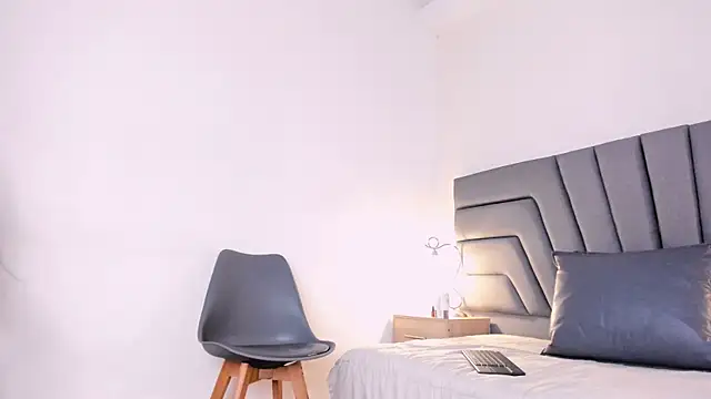 Maia 520 online show from 11/18/25, 06:55