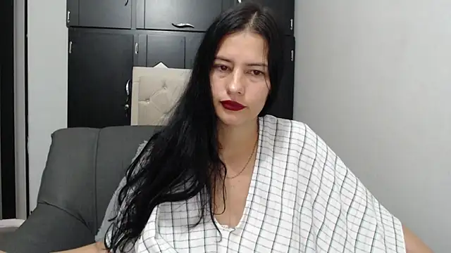 Snapshot of Taliana21 chatting on 04/27/26, 11:19 Taliana21 online show from 04/27/26, 11:19
