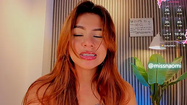 Snapshot of Missnaomi_ chatting on 10/02/25, 05:33 Missnaomi online show from 10/02/25, 05:33