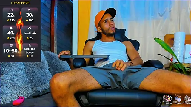 Snapshot of Alex_bigcock11_ chatting on 10/15/25, 11:07 Alex bigcock11  online show from 10/15/25, 11:07