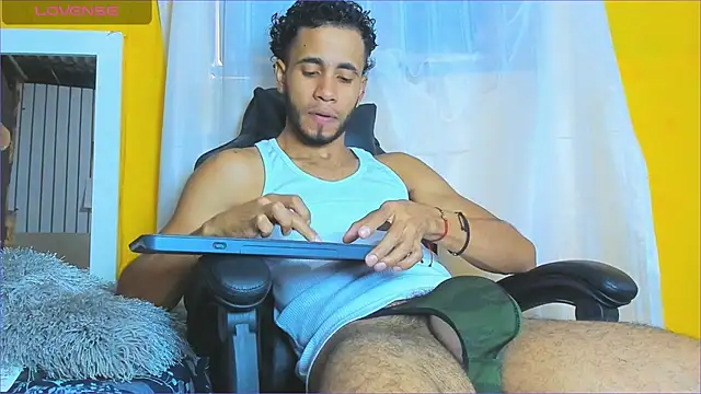 Snapshot of Alex_bigcock11_ chatting on 02/19/26, 07:55 Alex bigcock11 online show from 02/19/26, 07:55