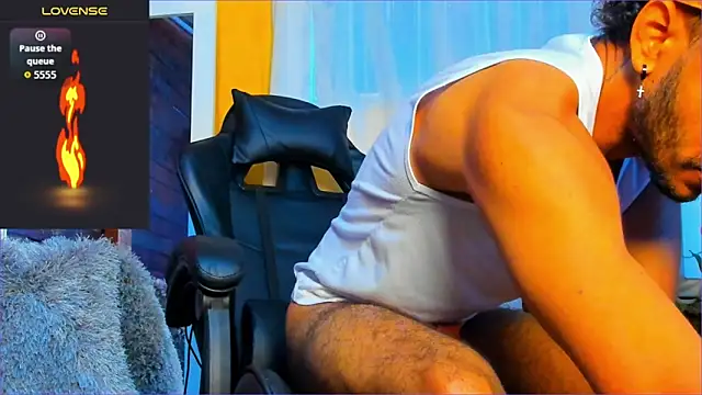 Snapshot of Alex_bigcock11_ chatting on 10/16/25, 11:18 Alex bigcock11  online show from 10/16/25, 11:18