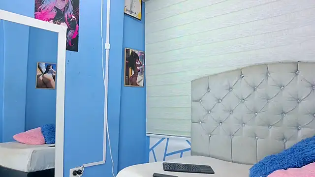 Snapshot of Emily_J18 chatting on 10/07/25, 02:40 Emily J18 online show from 10/07/25, 02:40