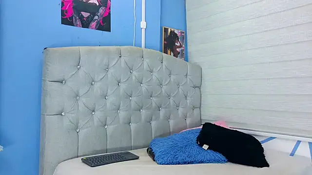 Snapshot of Emily_J18 chatting on 10/14/25, 03:12 Emily J18 online show from 10/14/25, 03:12