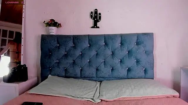 Snapshot of Tommy_Lovee chatting on 12/18/25, 11:41 Tommy Lovee online show from 12/18/25, 11:41