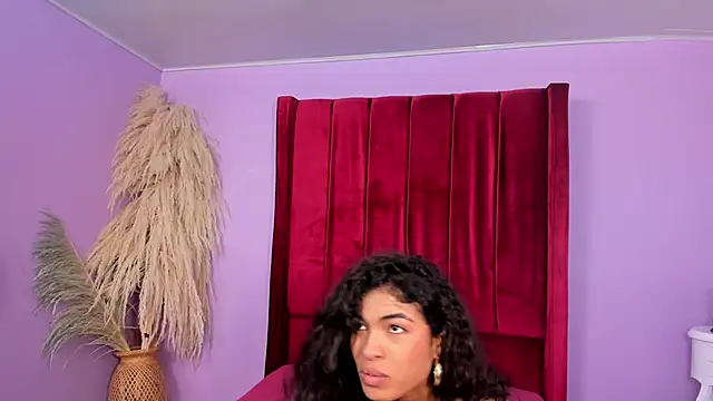 Snapshot of sienna_glow chatting on 10/18/25, 12:51 sienna glow online show from 10/18/25, 12:51